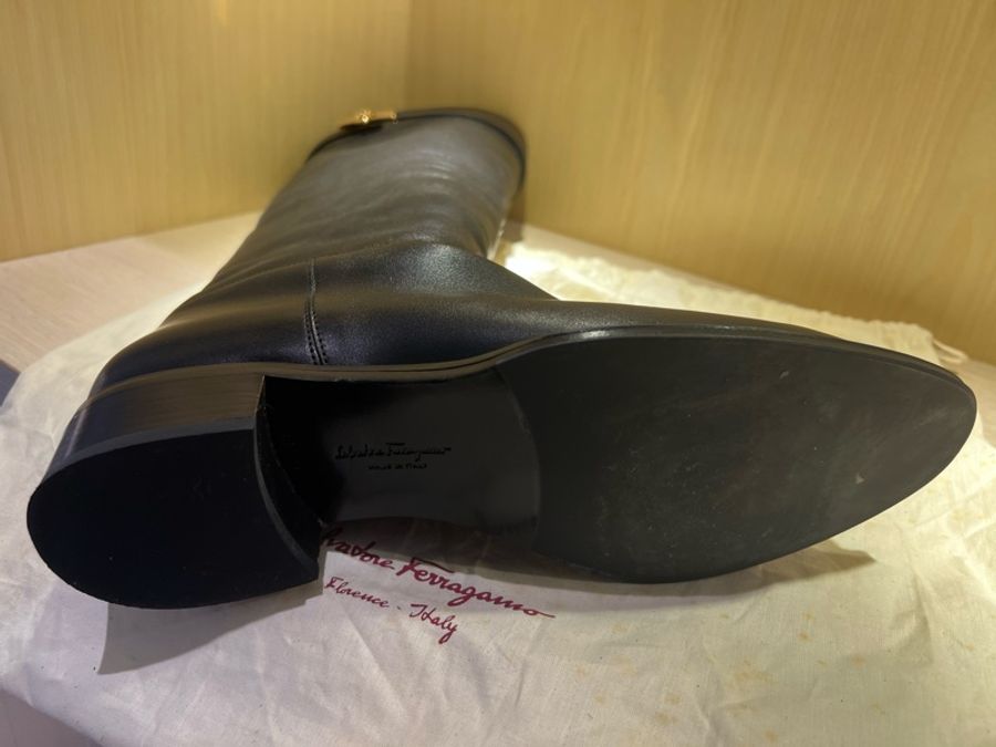 【新春鞋類第二件半價】近全新Salvatore Ferragamo長靴-9