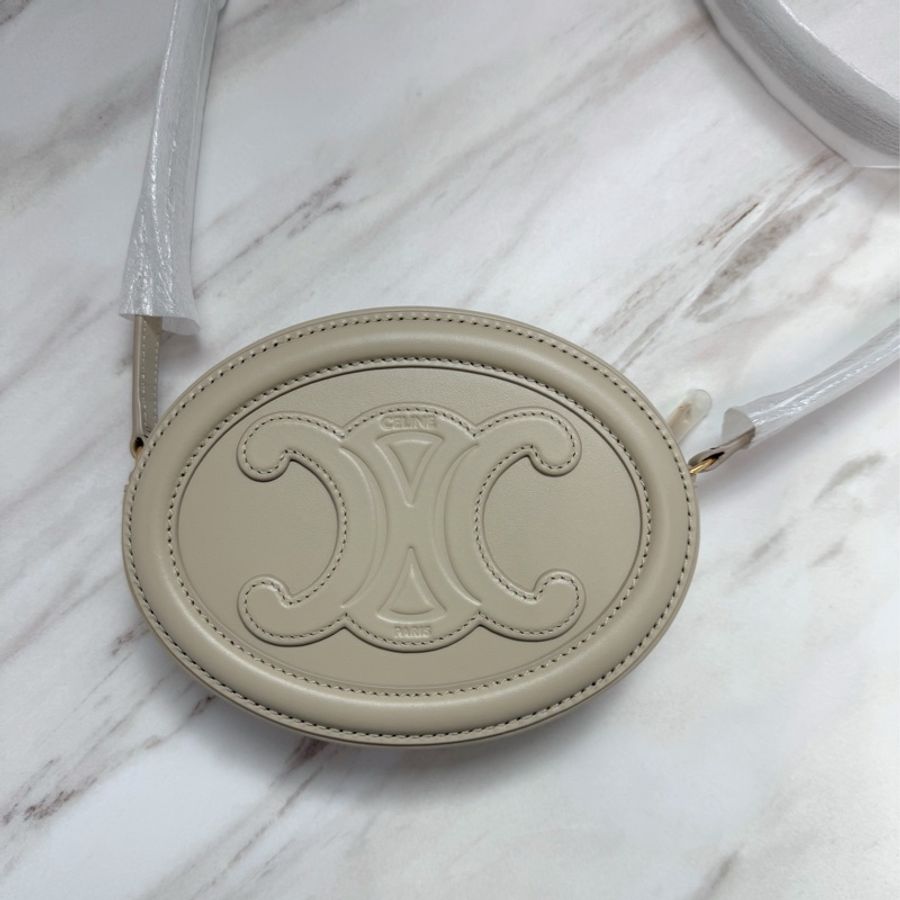 Celine Cuir Triomphe 月餅包 滑面牛皮 凱旋門橢圓斜背包 奶茶色/淺石灰色-6