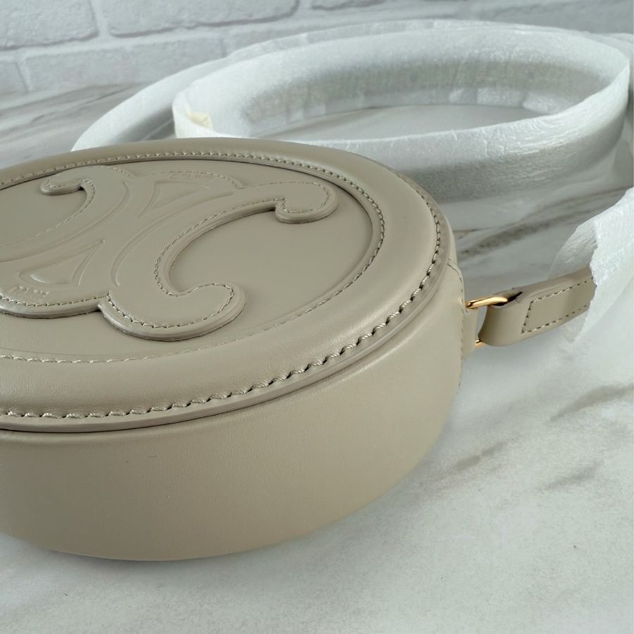 Celine Cuir Triomphe 月餅包 滑面牛皮 凱旋門橢圓斜背包 奶茶色/淺石灰色-9