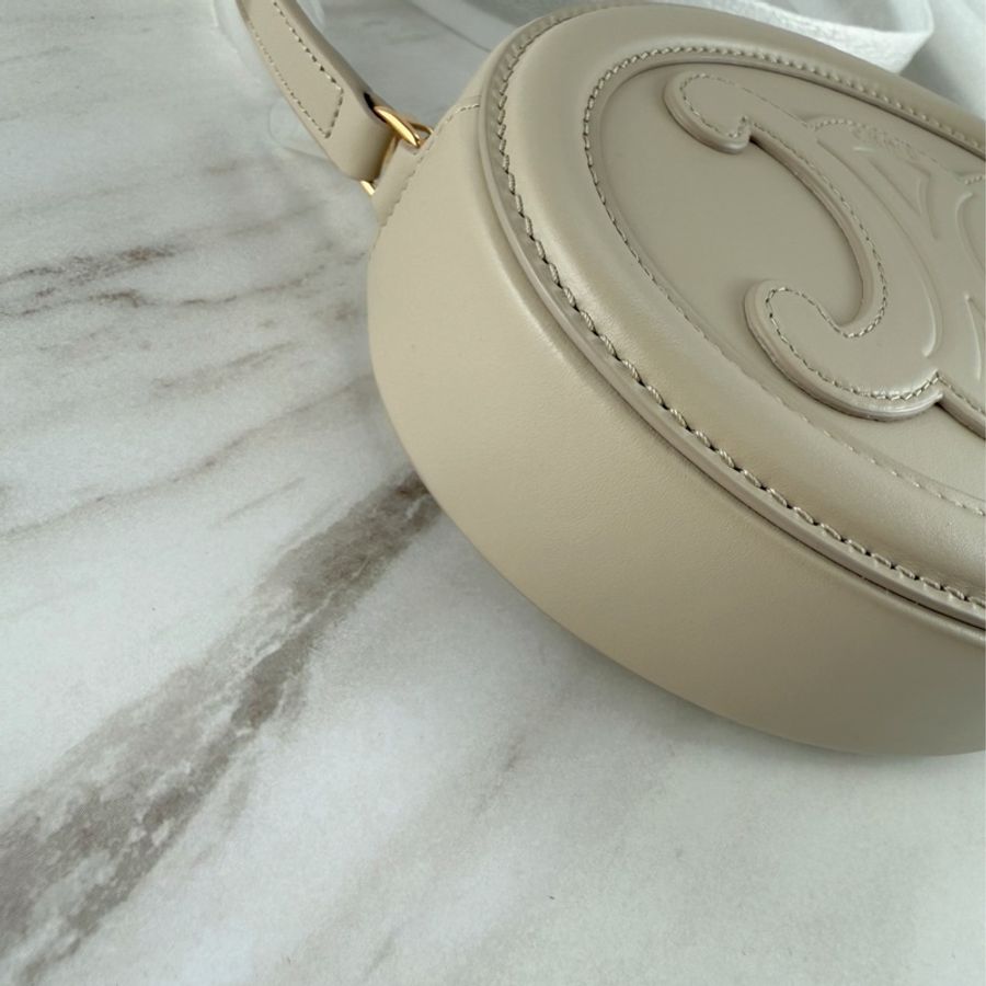Celine Cuir Triomphe 月餅包 滑面牛皮 凱旋門橢圓斜背包 奶茶色/淺石灰色-10
