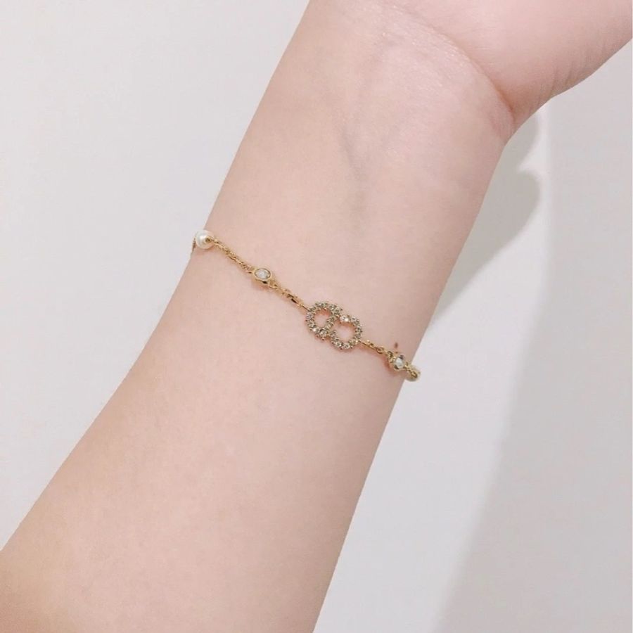 DIOR 經典CLAIR D LUNE品牌LOGOG水鑽/珍珠鑲飾造型手鍊(金)-2