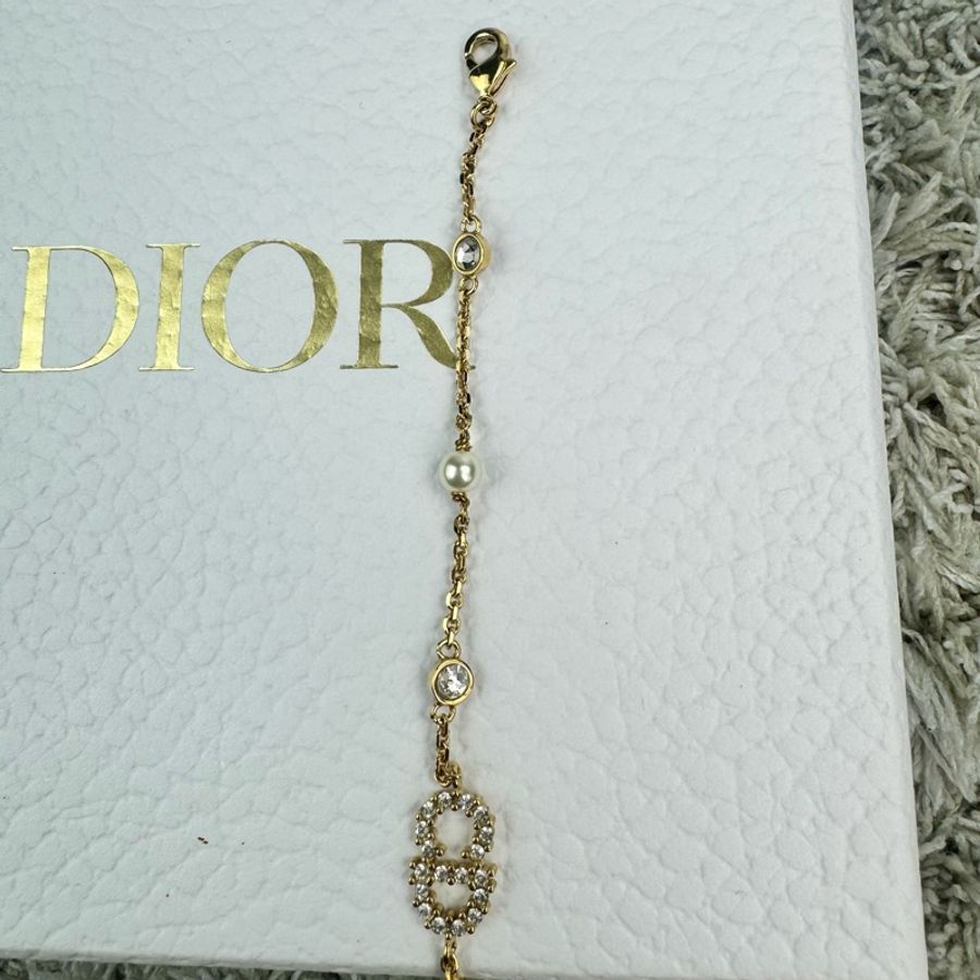 DIOR 經典CLAIR D LUNE品牌LOGOG水鑽/珍珠鑲飾造型手鍊(金)-14