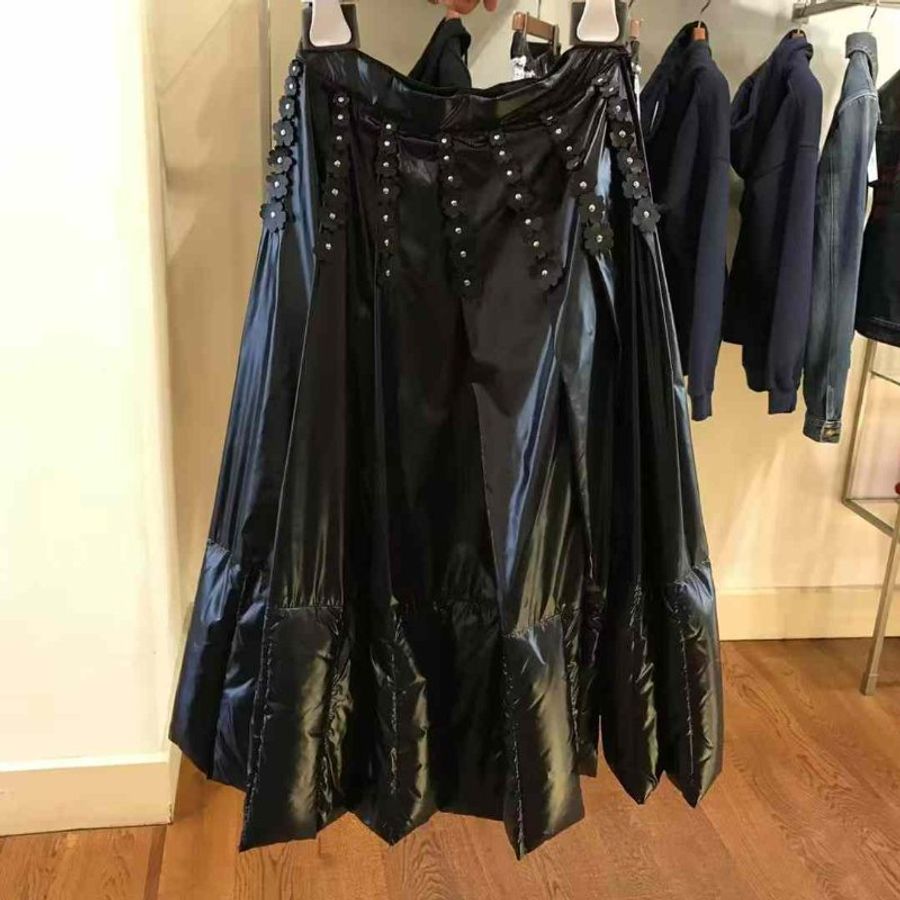 MONCLER羽絨半裙 尺寸40碼 全新帶吊牌 限量款 很好看 高腰腰圍70左右-5