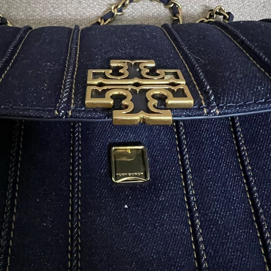 Tory burch 牛仔鏈條包 簍空大logo肩背包-10