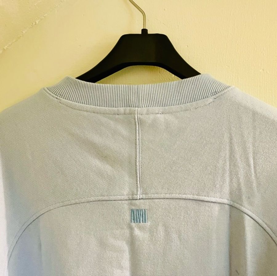 AMI PARIS刺繡霧藍大學T-4