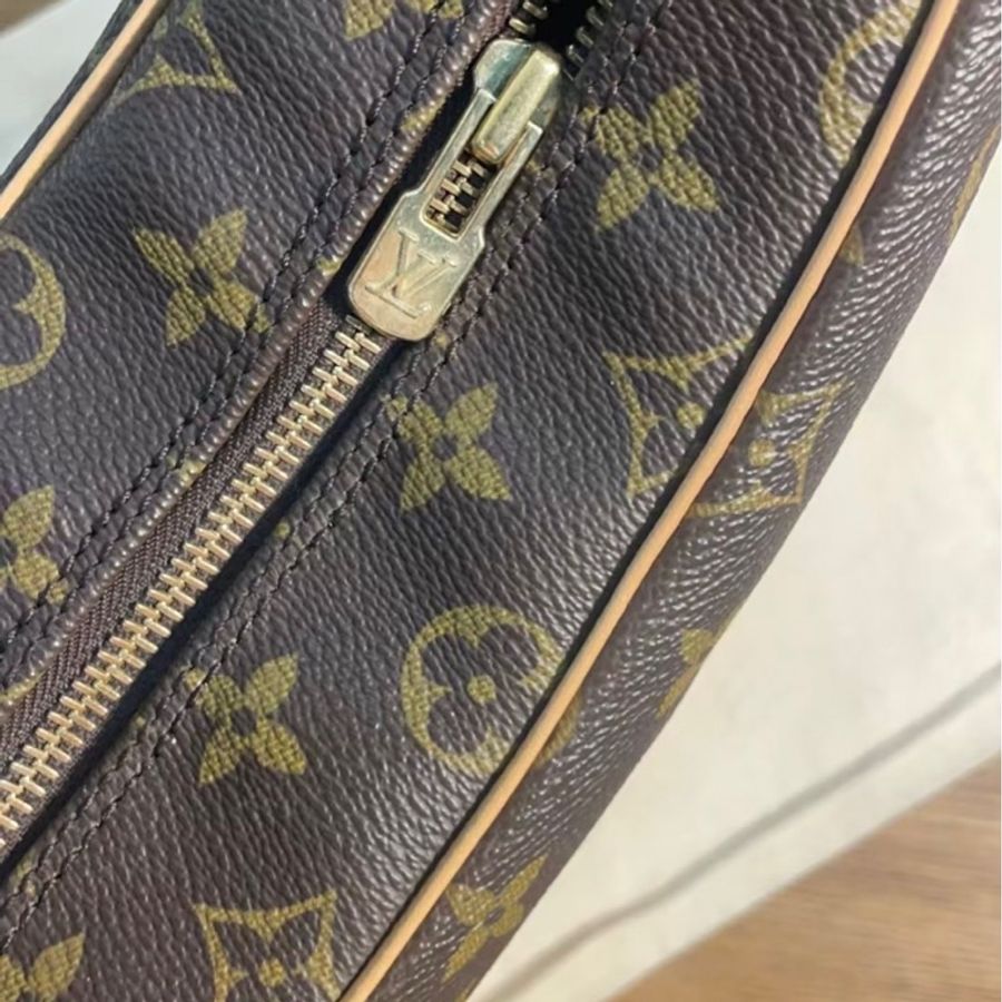 #LV#ouisvuitton #牛角包 #斜背包#郵差包-12