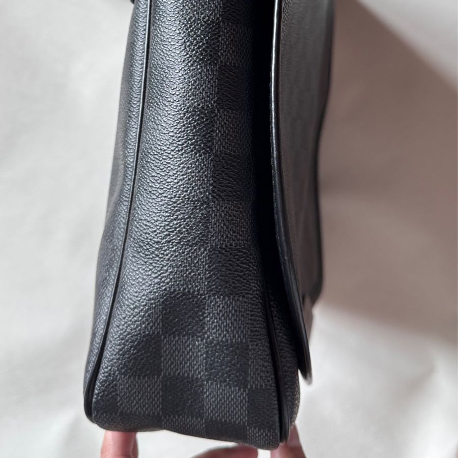 LV N58029 DANIEL MM Damier 男 黑棋盤格紋斜背包-16