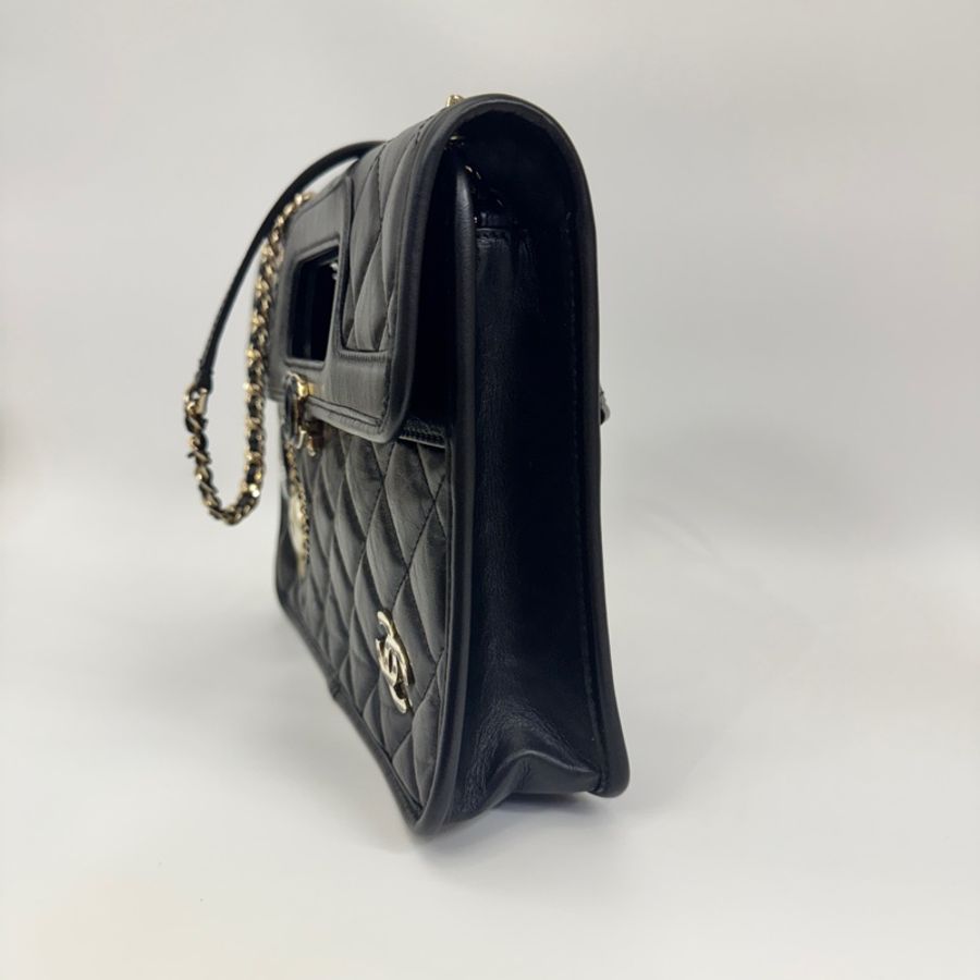 Chanel 黑復刻牛皮徽章下蓋手提肩背包 AS1430-2