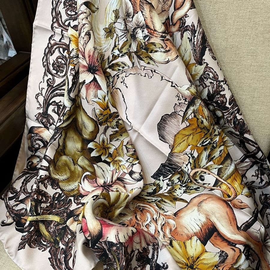 (全新)絕版、限量 DIOR 絲巾 方巾 公牛、獅子 90-1