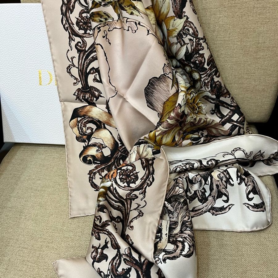 (全新)絕版、限量 DIOR 絲巾 方巾 公牛、獅子 90-2