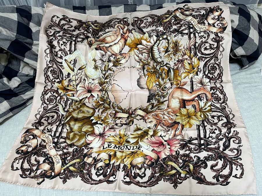 (全新)絕版、限量 DIOR 絲巾 方巾 公牛、獅子 90-6