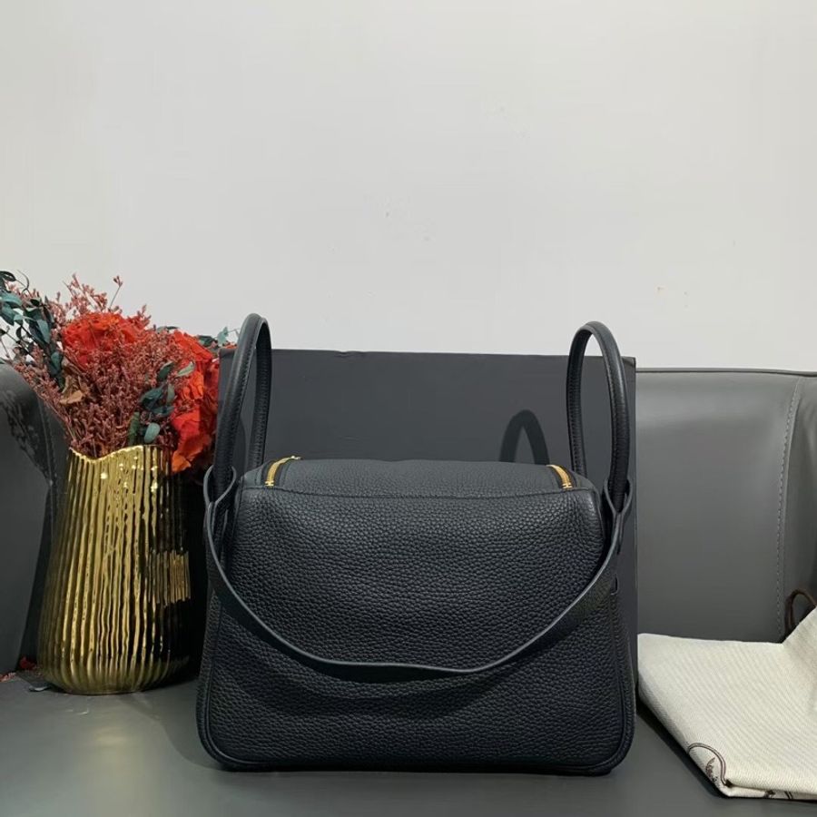 Hermes愛馬仕Lindy26黑金tc皮c刻-1