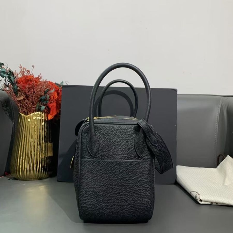 Hermes愛馬仕Lindy26黑金tc皮c刻-3