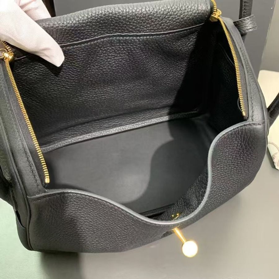 Hermes愛馬仕Lindy26黑金tc皮c刻-5