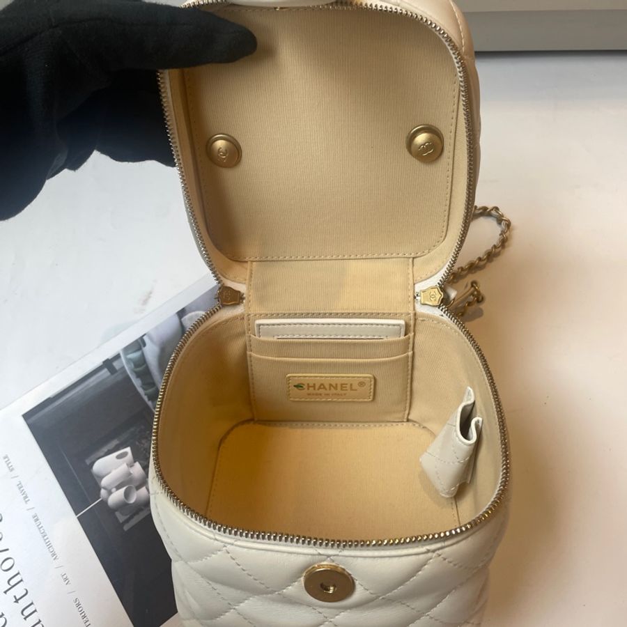 Chanel 白羊皮提背兩用化妝包-5