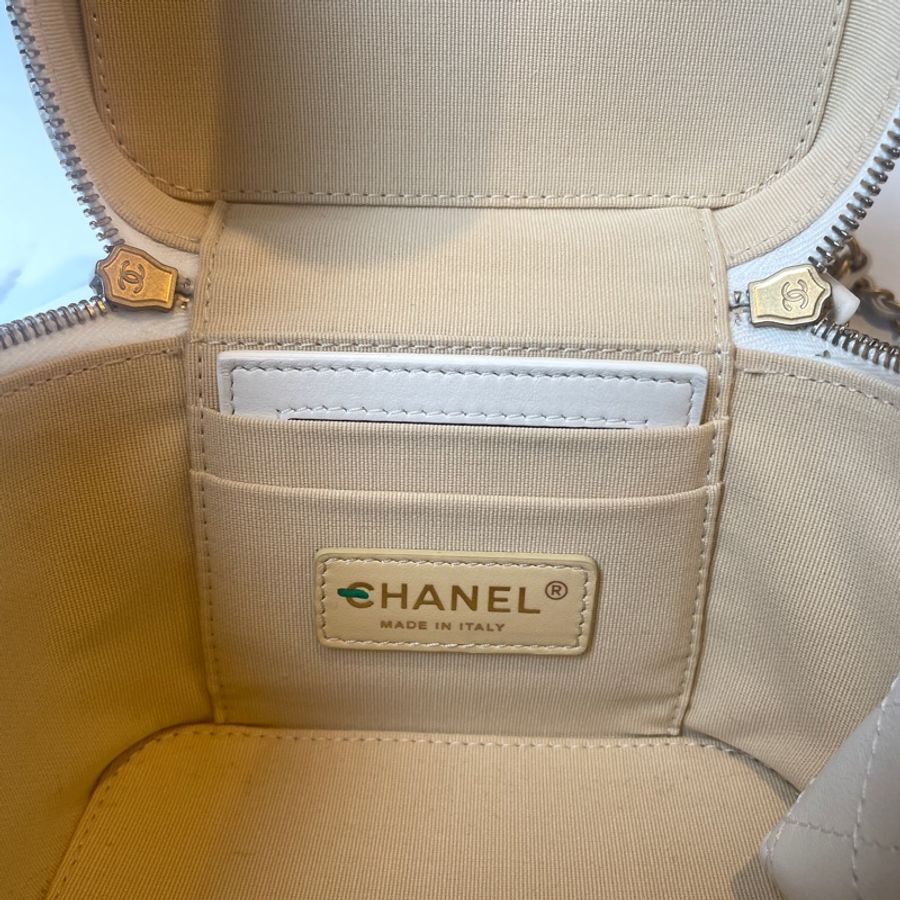Chanel 白羊皮提背兩用化妝包-8