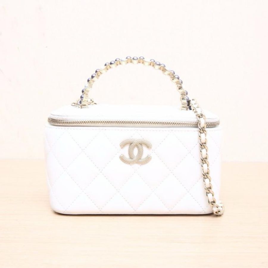 CHANEL(香奈兒) 24P 珍珠手柄 長盒子化妝包 白色 鐳射標 淺金扣-0