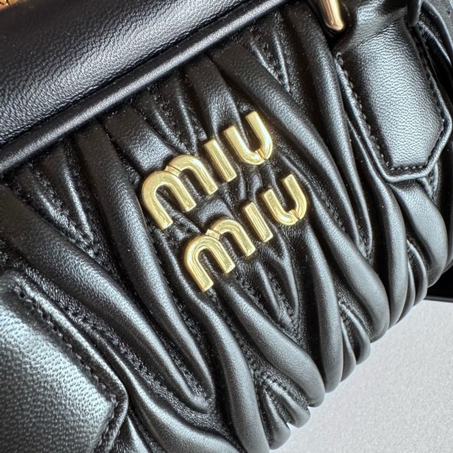 便宜賣 Miu Miu miumiu黑色皺摺包抓皺包Matelasse納帕皮革手袋-11