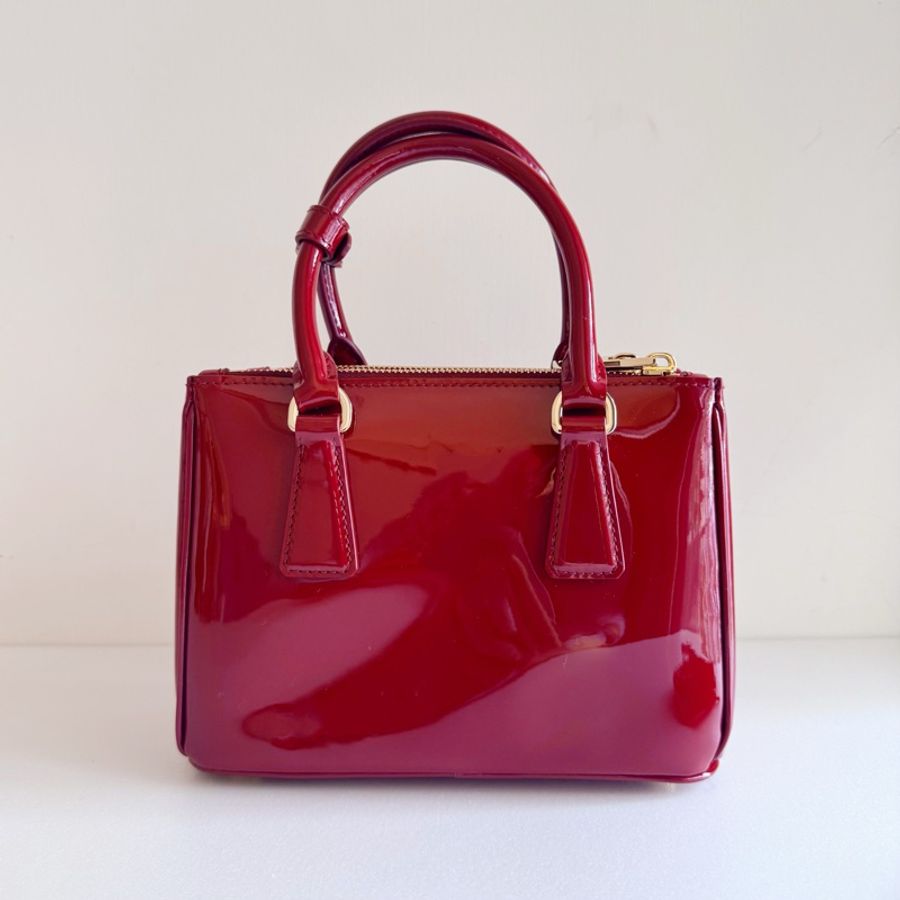 便宜賣Prada Galleria Borsa Vernice Cherry櫻桃紅亮面皮革手提肩背包-1