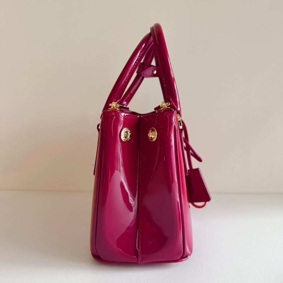 便宜賣Prada Galleria Borsa Vernice Cherry櫻桃紅亮面皮革手提肩背包-2