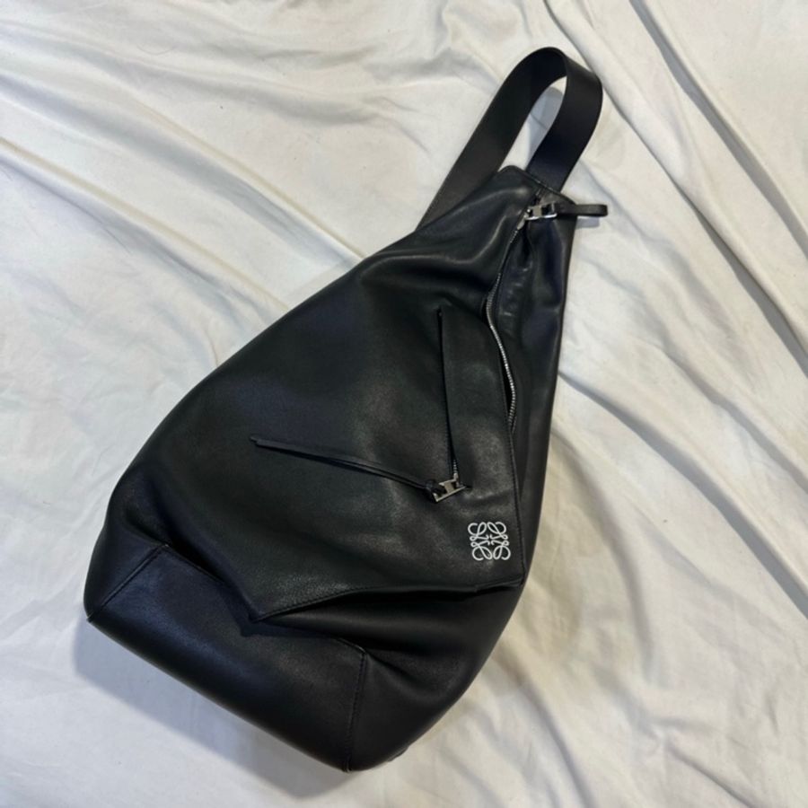 LOEWE loewe anton sling 大款白logo皮革包 送禮 情人節 生日-0