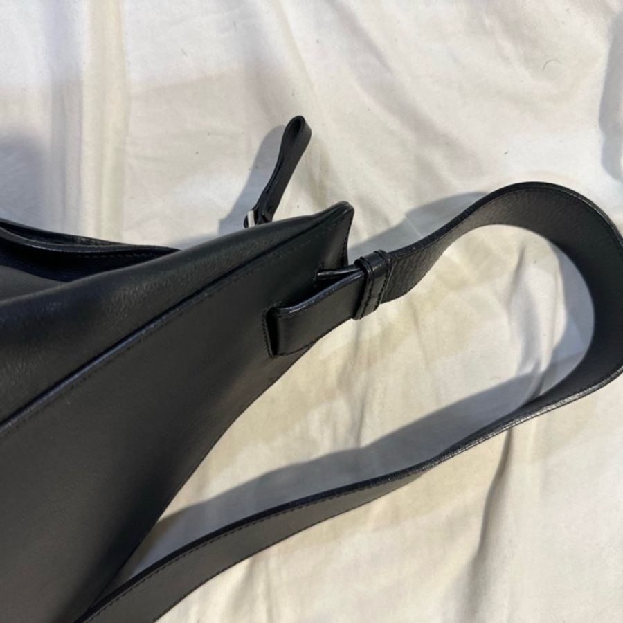 LOEWE loewe anton sling 大款白logo皮革包 送禮 情人節 生日-3