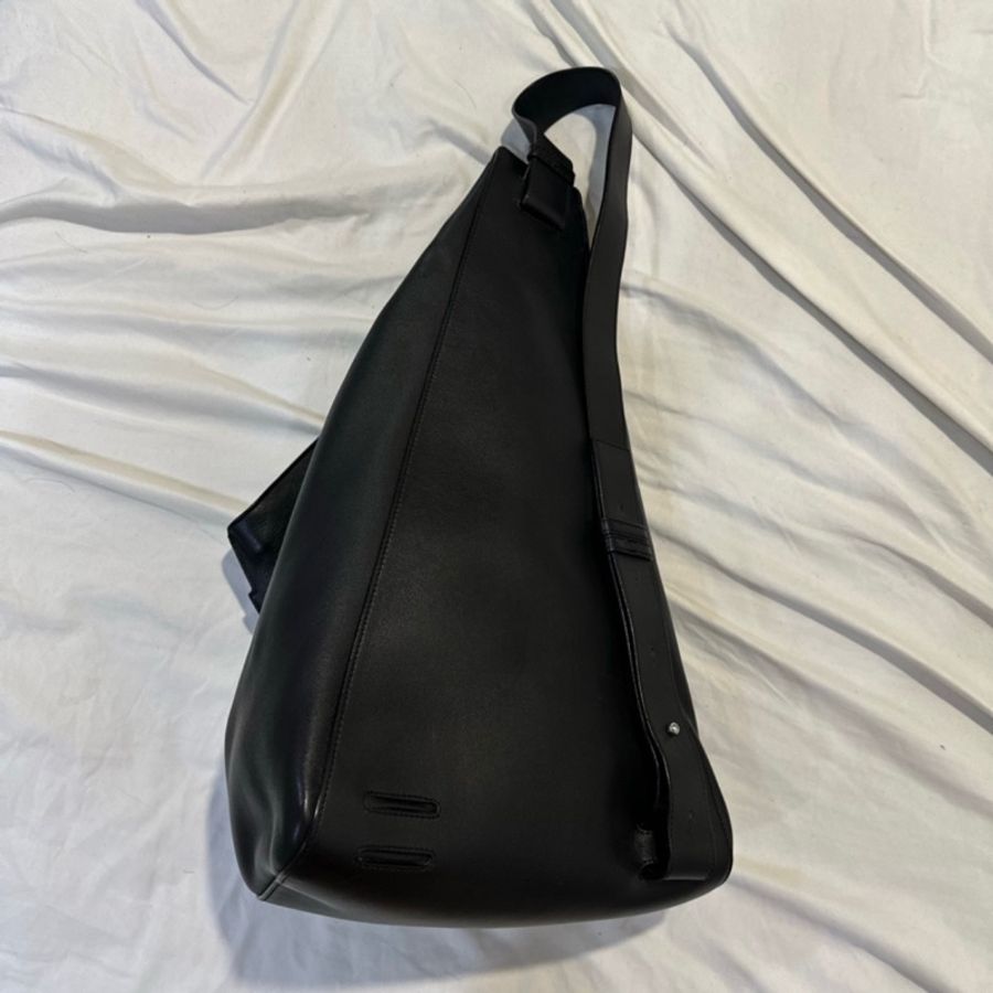 LOEWE loewe anton sling 大款白logo皮革包 送禮 情人節 生日-7