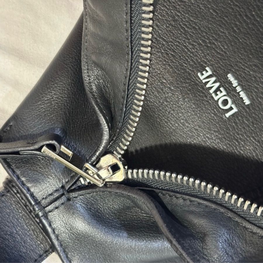 LOEWE loewe anton sling 大款白logo皮革包 送禮 情人節 生日-10