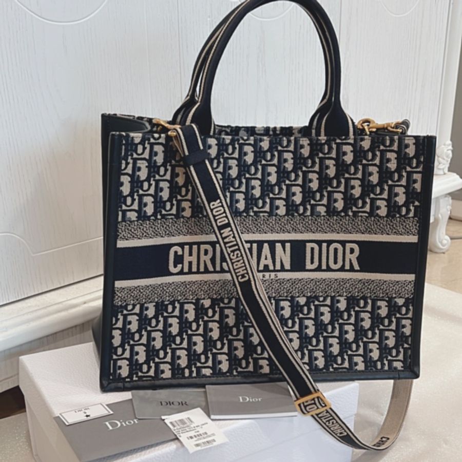 ෆ 2024新款🔥Dior book tote中號有肩帶-6