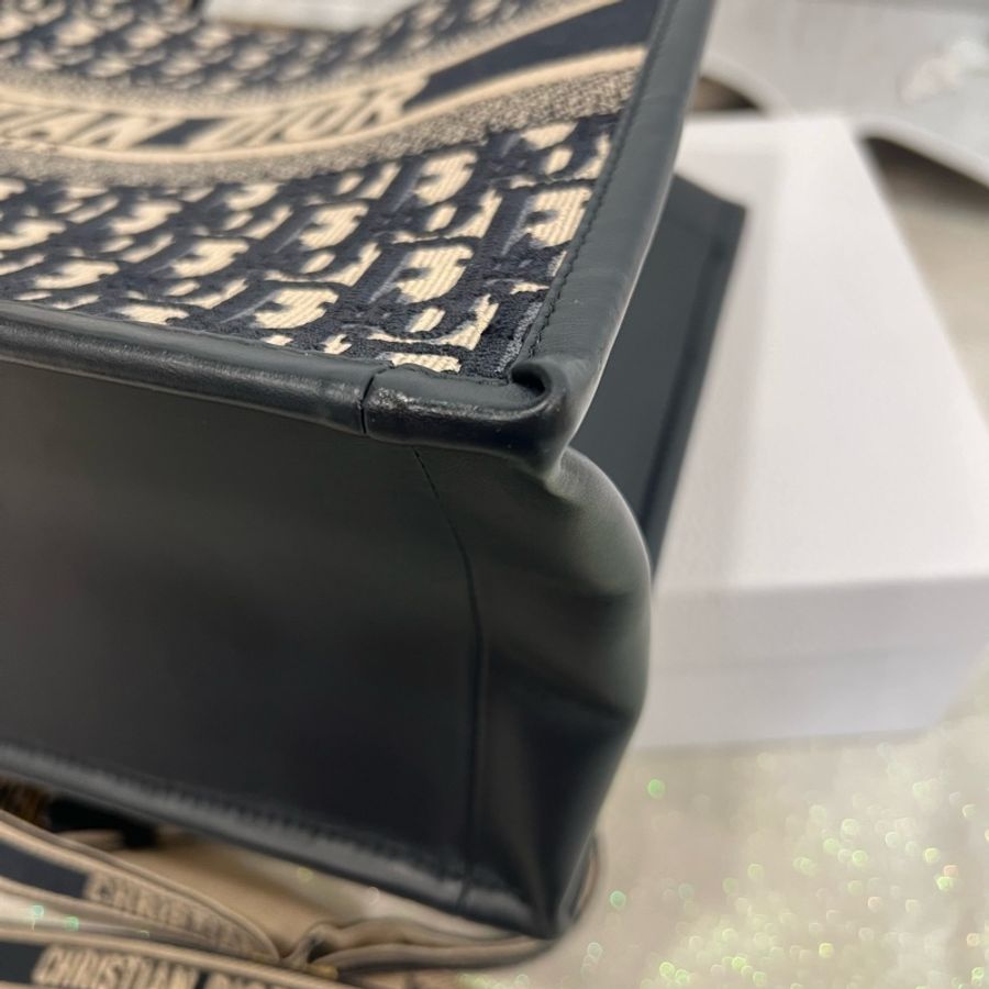 ෆ 2024新款🔥Dior book tote中號有肩帶-13
