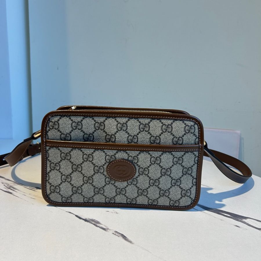 Gucci 大小很剛好的斜背包❤️😎-0
