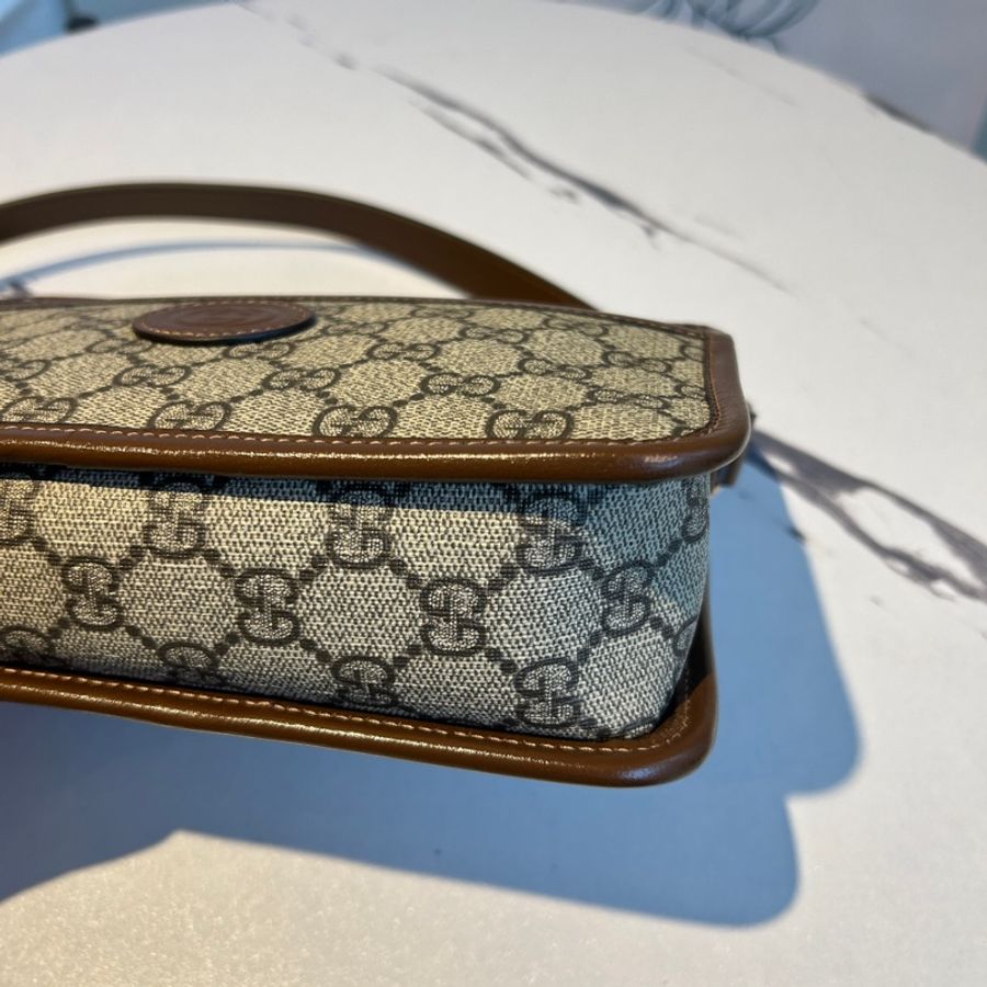 Gucci 大小很剛好的斜背包❤️😎-7