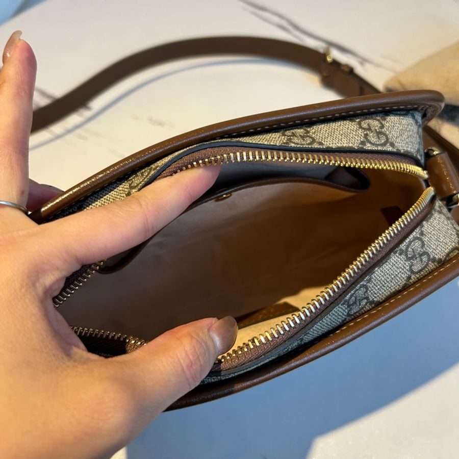 Gucci 大小很剛好的斜背包❤️😎-8