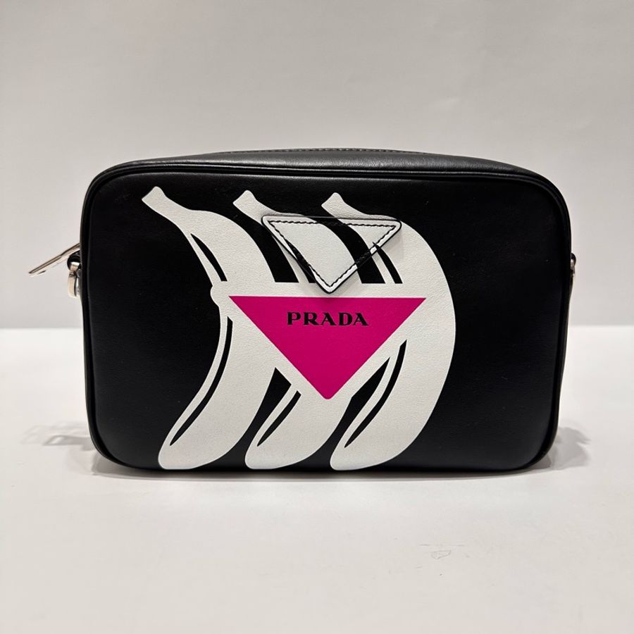 PRADA  香蕉三角形Logo印花相機包（典藏款）-5