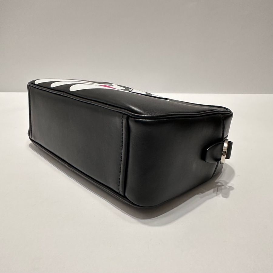 PRADA  香蕉三角形Logo印花相機包（典藏款）-11