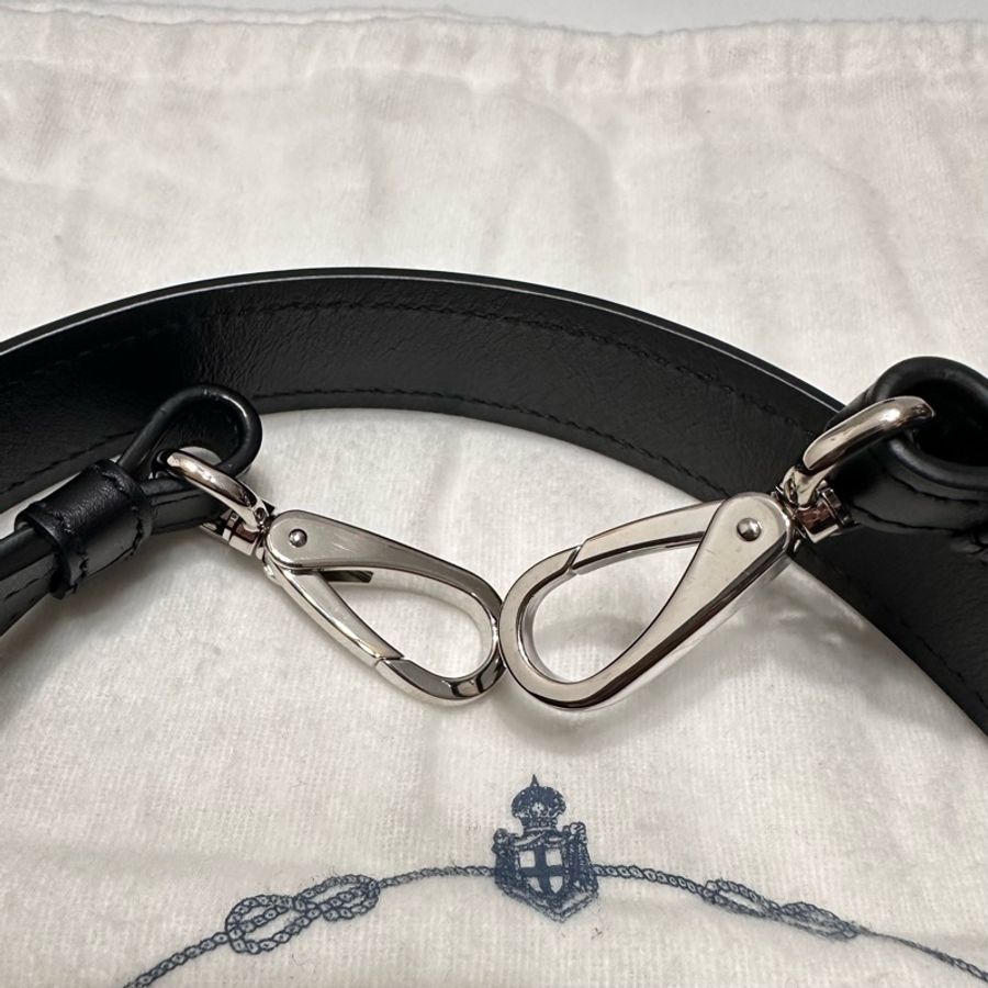 PRADA  香蕉三角形Logo印花相機包（典藏款）-21