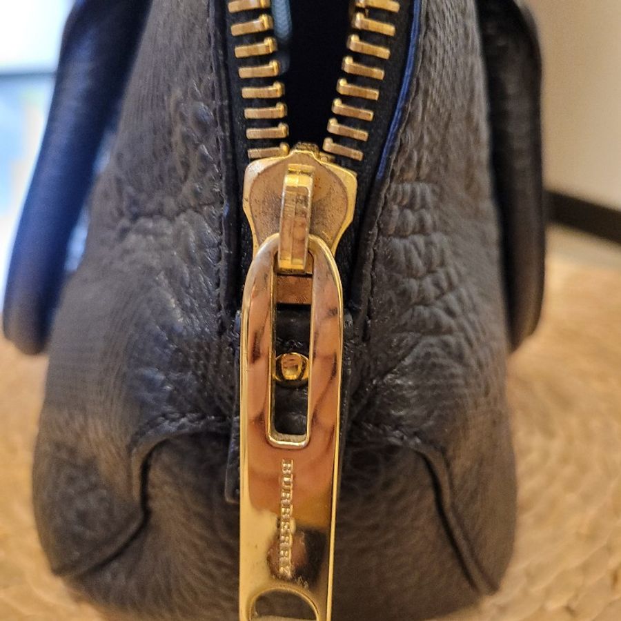 Burberry 貝殼包-15