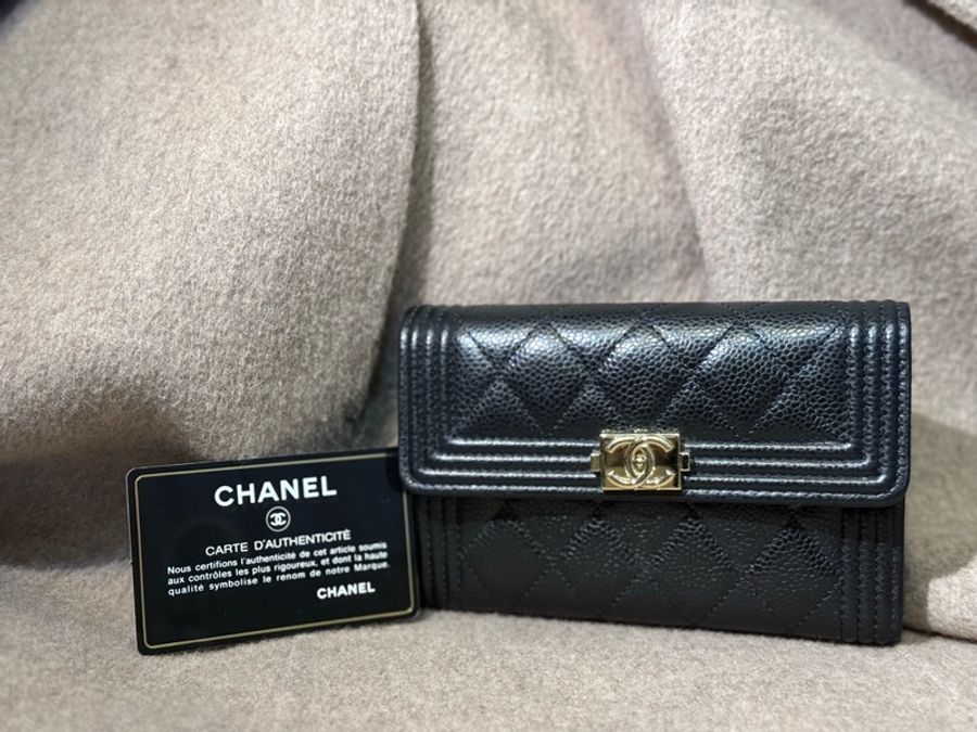 CHANEL BOY 金釦中夾-0