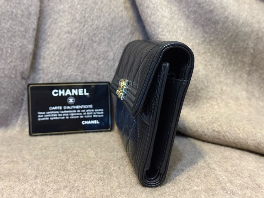 CHANEL BOY 金釦中夾-8