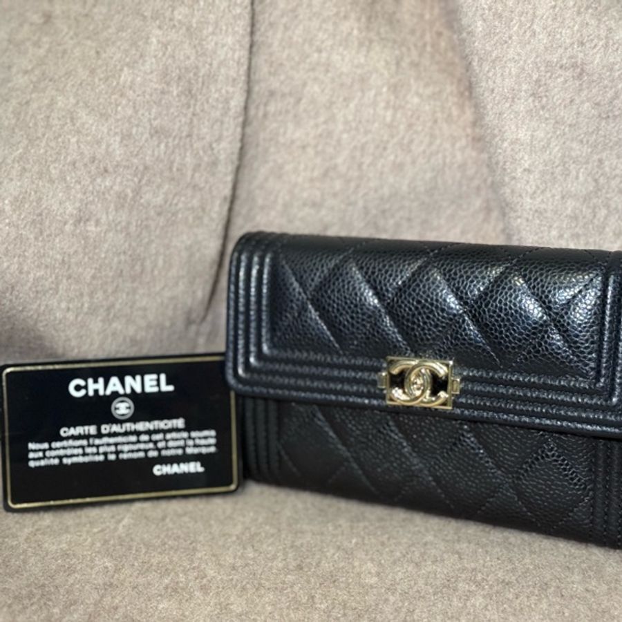 CHANEL BOY 金釦中夾-16