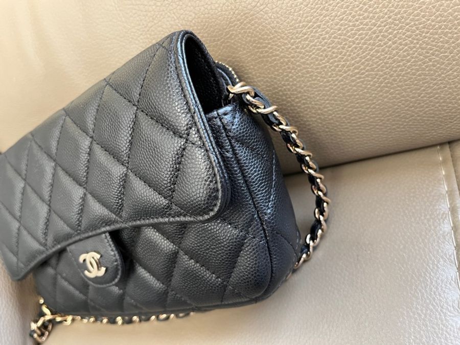 CHANEL WOC (Chanel Flap Phone Holder with Classic Chain)-3