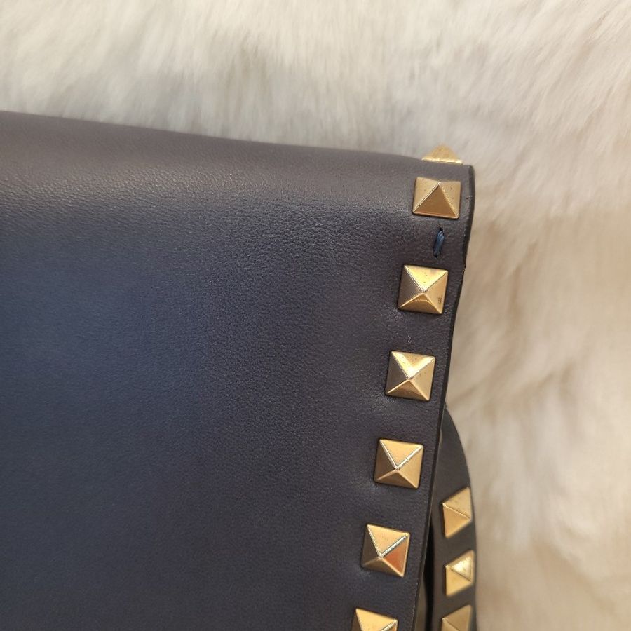 VALENTINO Rockstud clutch 鉚釘手拿包 blue-11