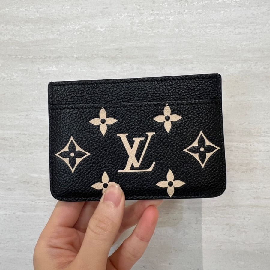LV 黑拼米白Logo卡夾M81022-3