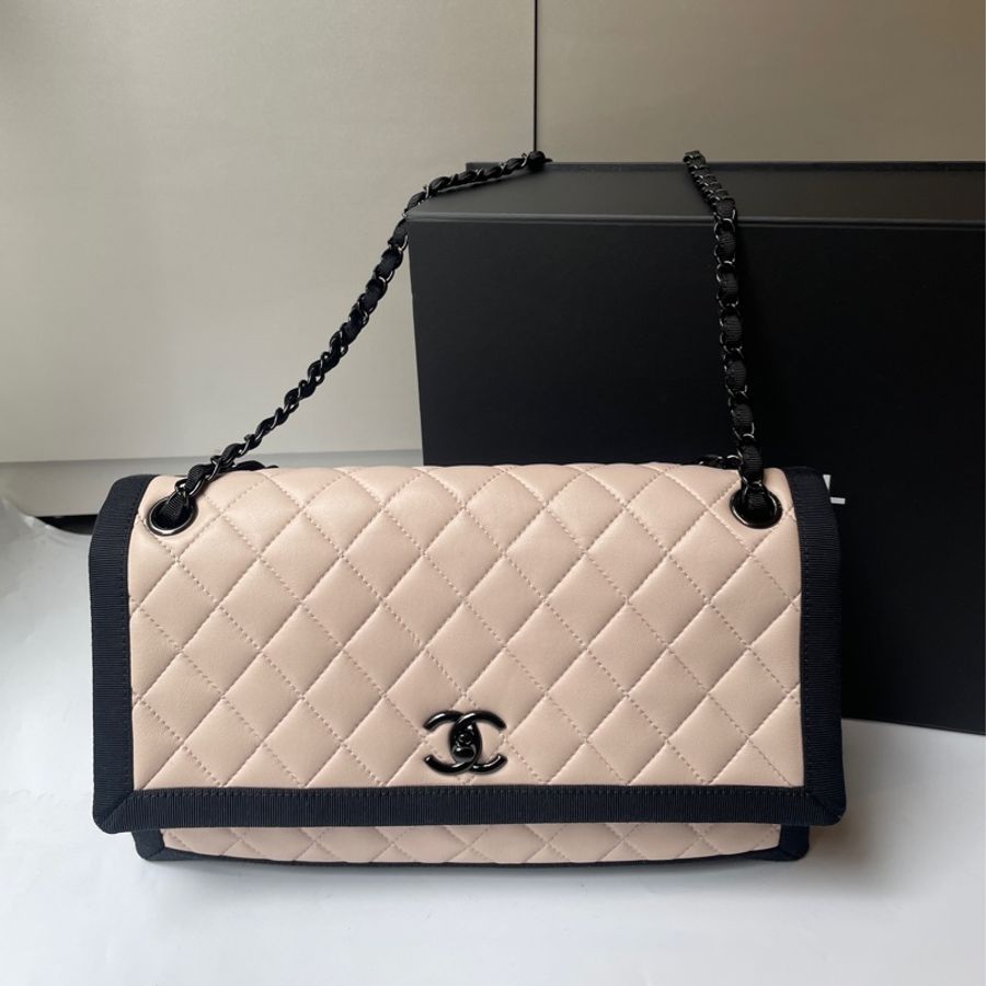 Chanel 米羊皮黑邊肩側包-0