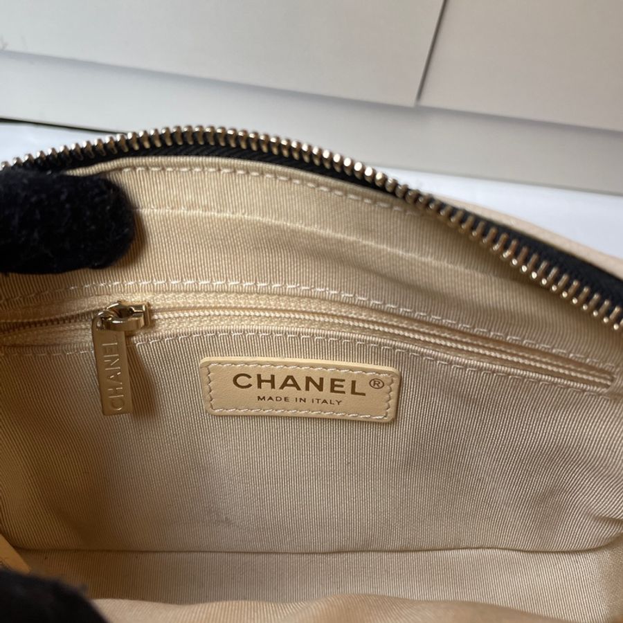 Chanel 黑白米拼色牛皮腰包-20
