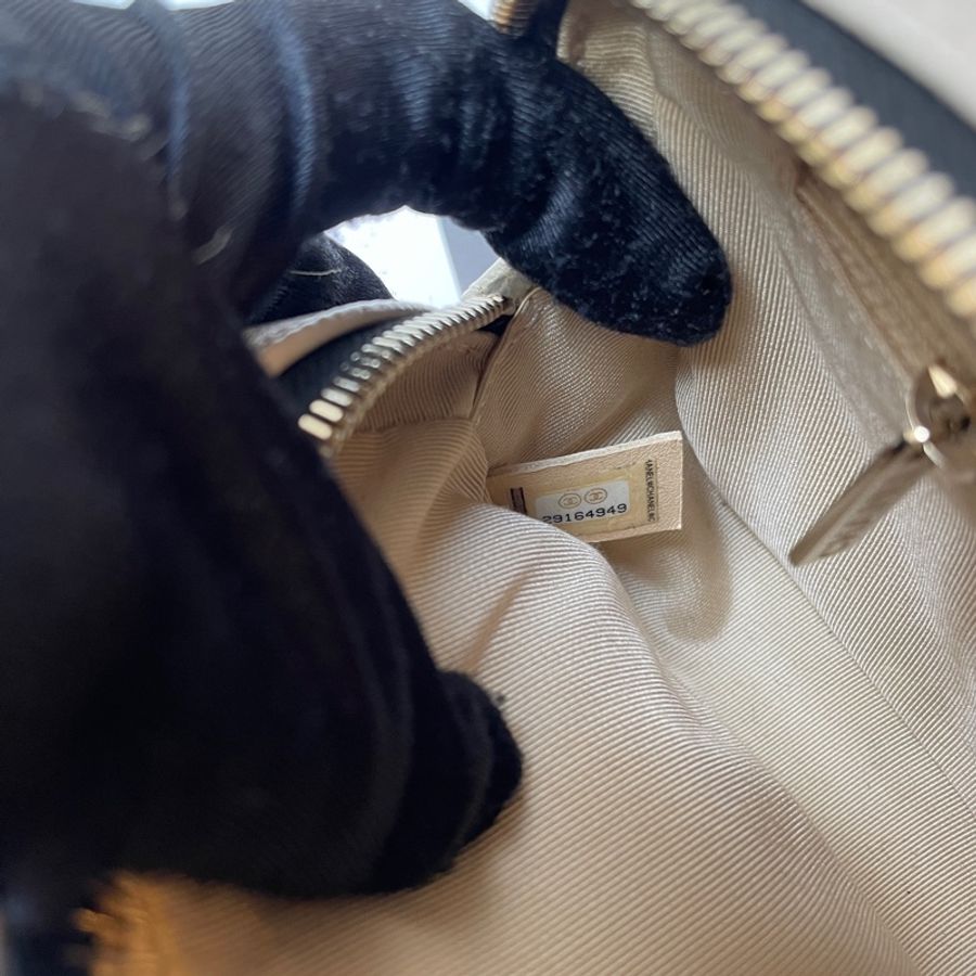 Chanel 黑白米拼色牛皮腰包-21