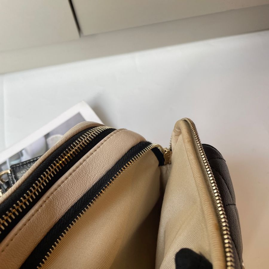 Chanel 黑白米拼色牛皮腰包-26