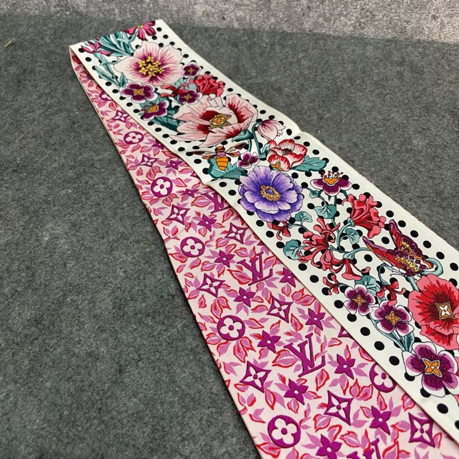 LV 粉紫花卉圖TWILLY絲巾-2