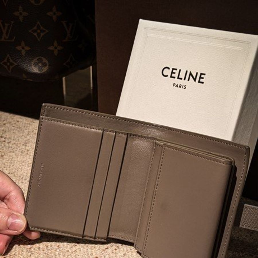 Celine 小牛皮strap雙色短夾-1