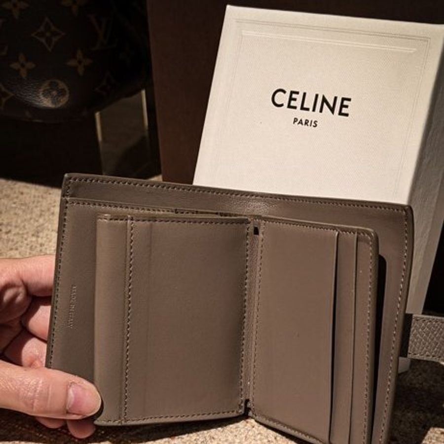 Celine 小牛皮strap雙色短夾-2